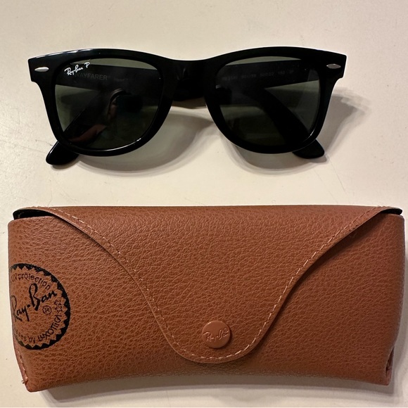 Ray-Ban Original Wayfarer Classic in Polished Black, Green lenses, Polarized - Picture 2 of 6